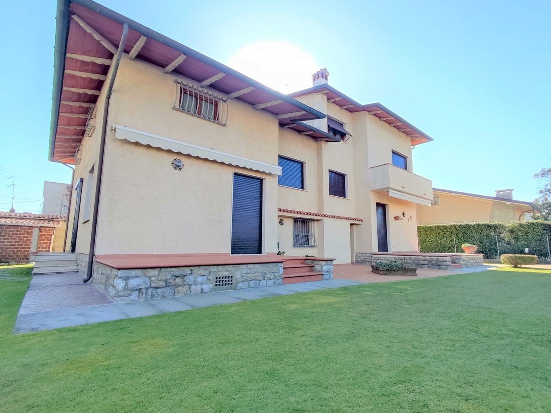 Villa in Tonfano, Pietrasanta, Italy 1 - 17294853