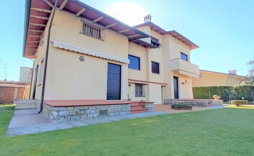 Villa in Tonfano, Pietrasanta, Italy 1