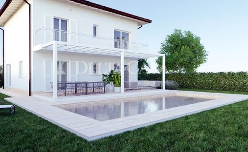 Villa in Pietrasanta, Tuscany, Italy 1