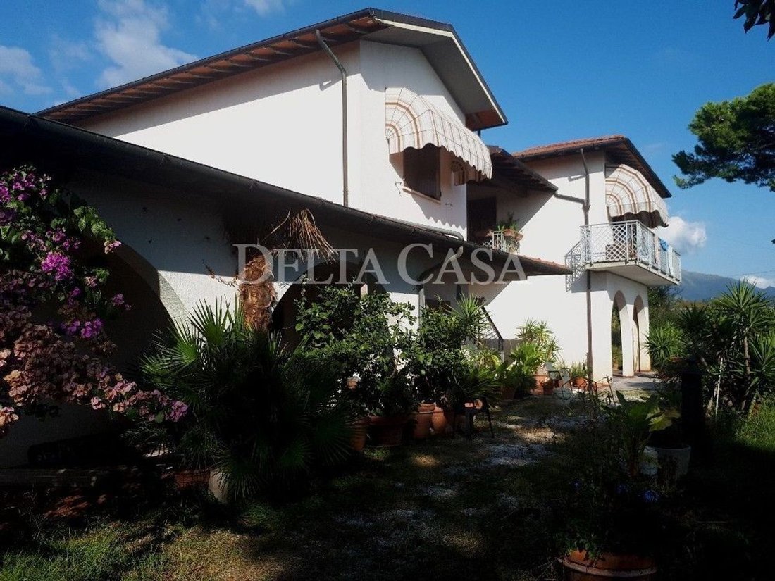 Villa in Pietrasanta, Tuscany, Italy 1 - 17294777