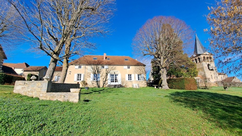 Villa in Le Donjon, Auvergne-Rhône-Alpes, France 2 - 17293881