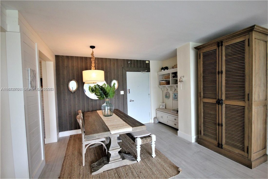 Condo in Miami Beach, Florida, United States 5 - 17202392