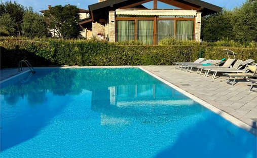 Villa in Historic Center, Desenzano del Garda, Lombardy 1