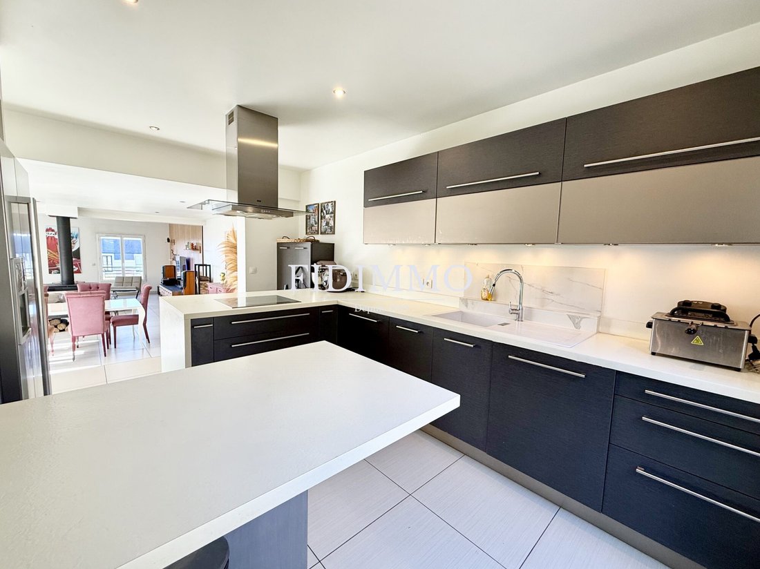 House in Chennevieres-sur-Marne, Ile-de-France, France 4 - 17298550