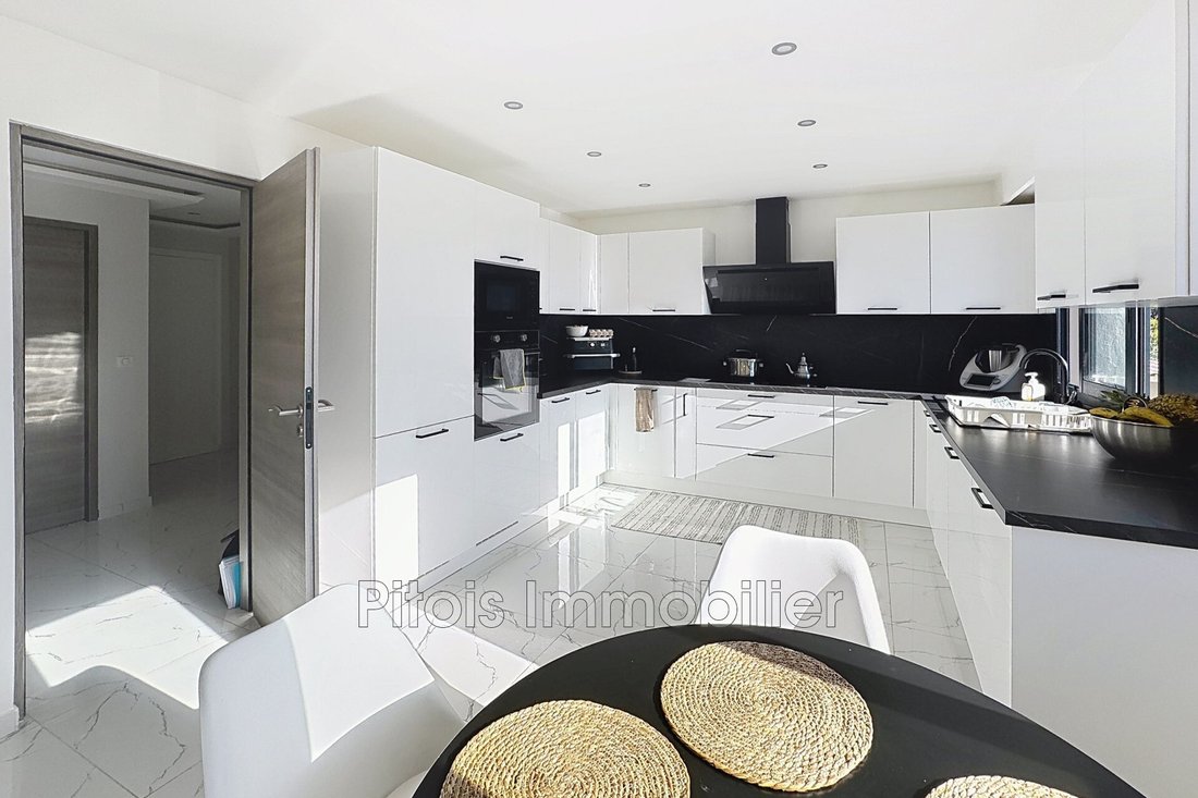 Villa in Les Cougoulins-Rastines, Antibes, France 3 - 14458648