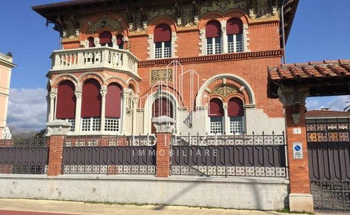 Villa in Marina di Massa Centro, Massa, Italy 1