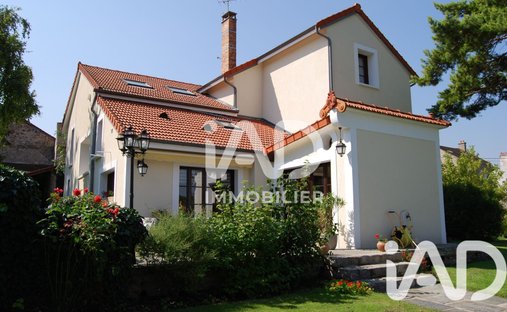 House in Village, Grigny, France 1