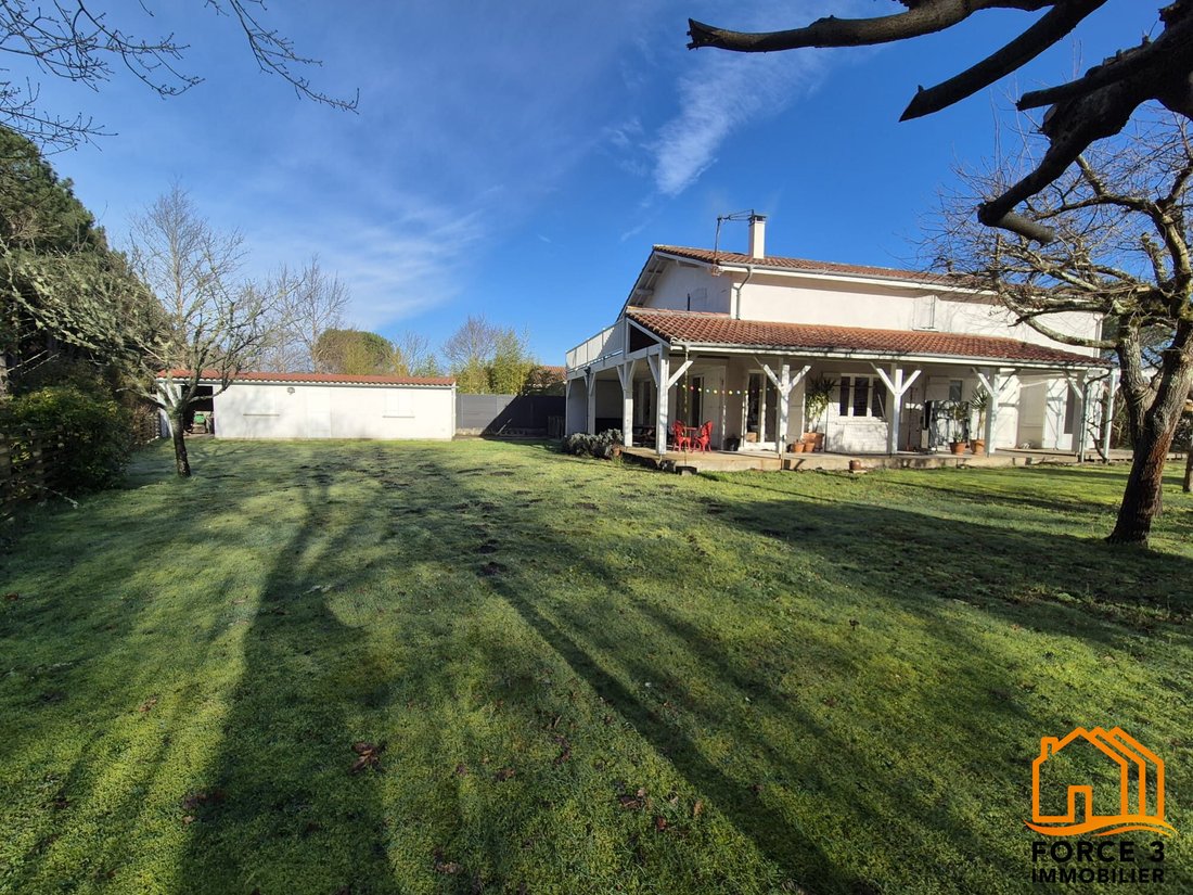 House in Saint-Julien-en-Born, Nouvelle-Aquitaine, France 3 - 17298547