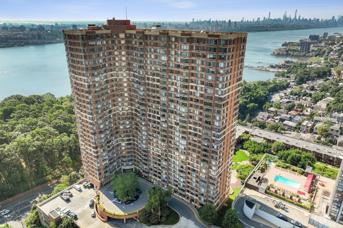 Condo in Fort Lee, New Jersey, United States 1 - 17299890
