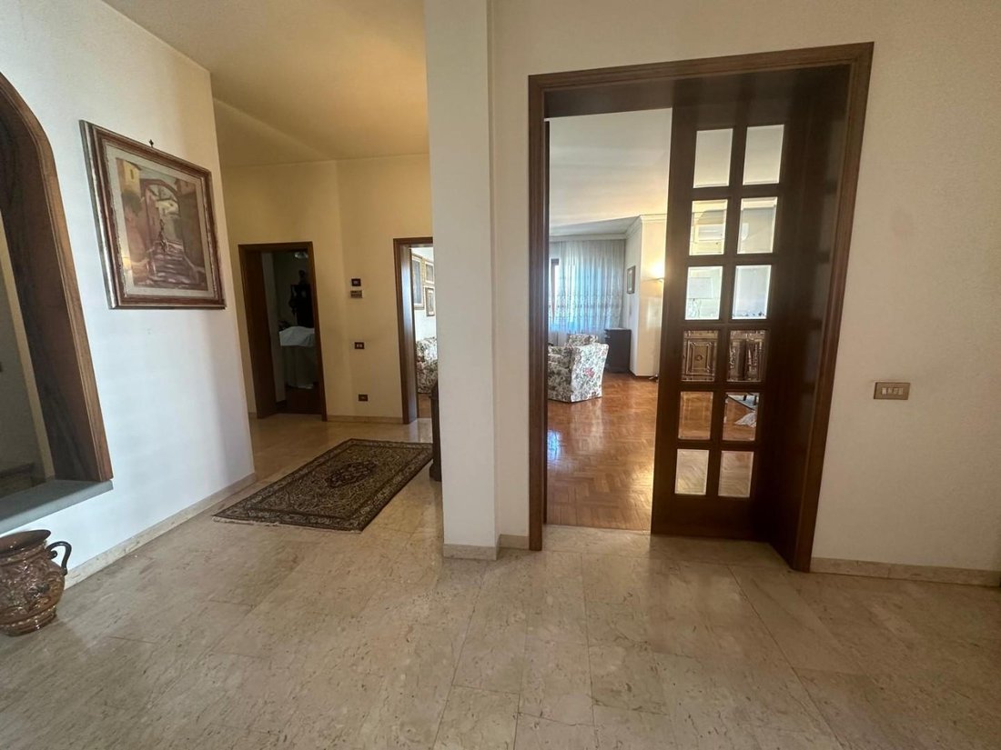Villa in Hospital Zone, Empoli, Tuscany 3 - 17294735