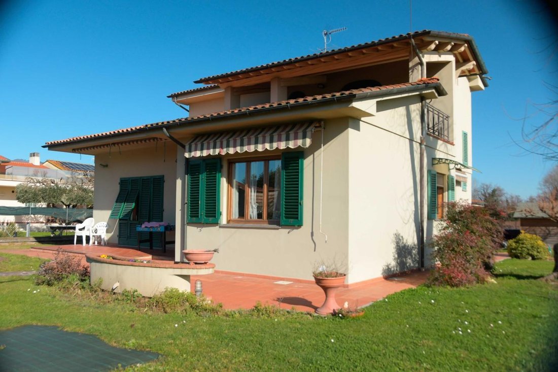 Villa in Lunata, Capannori, Tuscany 1 - 17294677