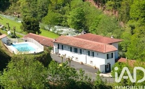 House in Esterencuby, Nouvelle-Aquitaine, France 1