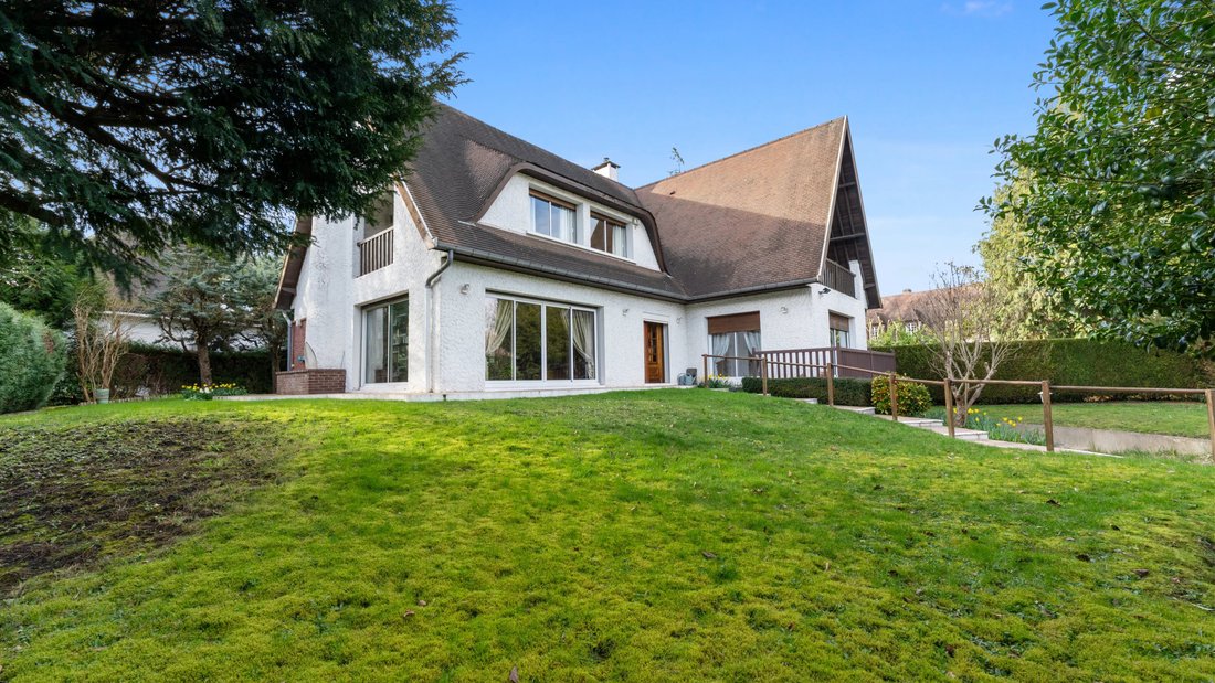 Villa in Plateau Thery-Centre Ancien, Vaucresson, France 1 - 17295010