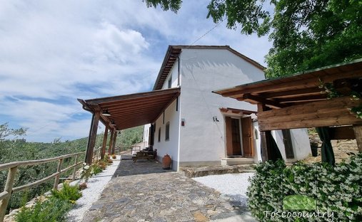 Maisons de campagne à Calci, Toscane, Italie 1