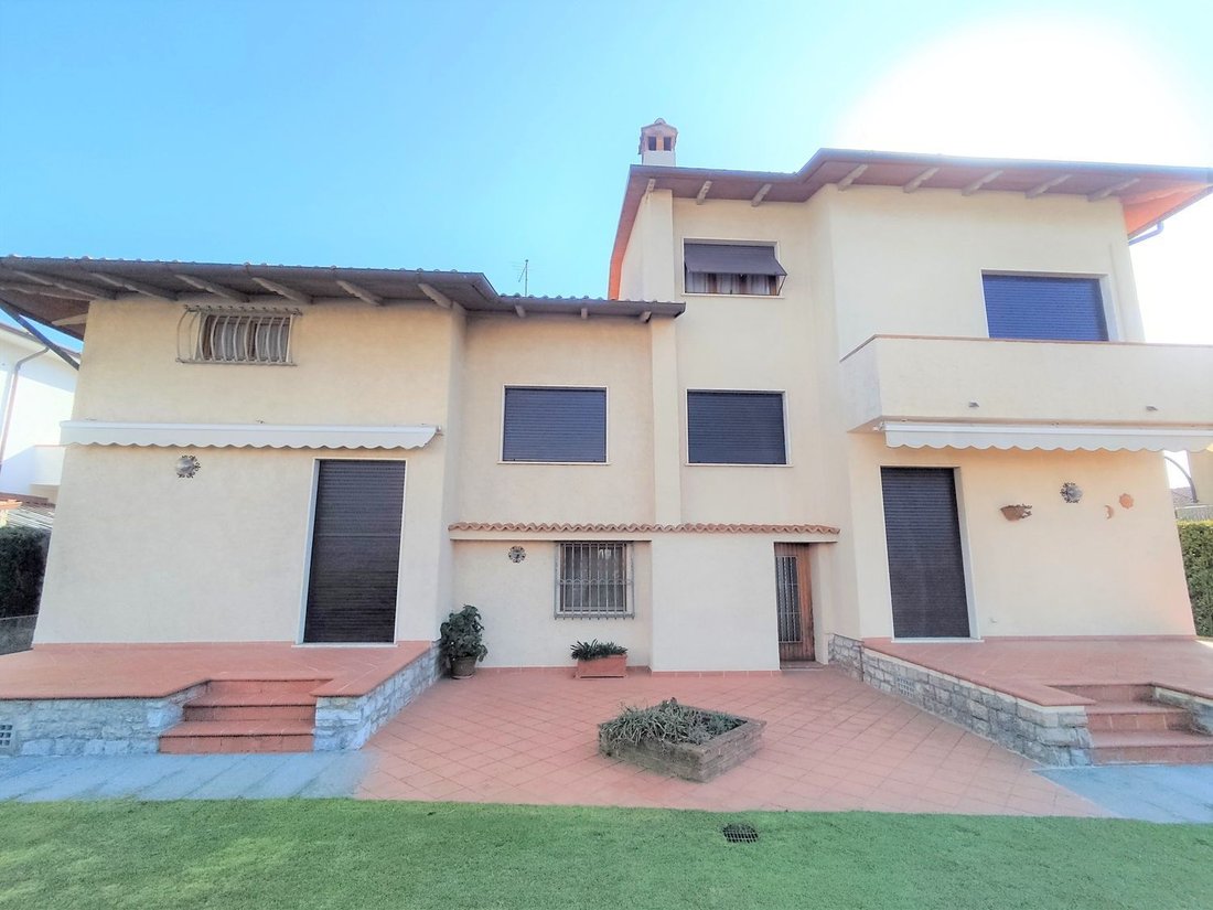 Villa in Tonfano, Pietrasanta, Italy 2 - 17294853