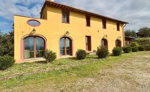 Country House in Palaia, Tuscany, Italy 1