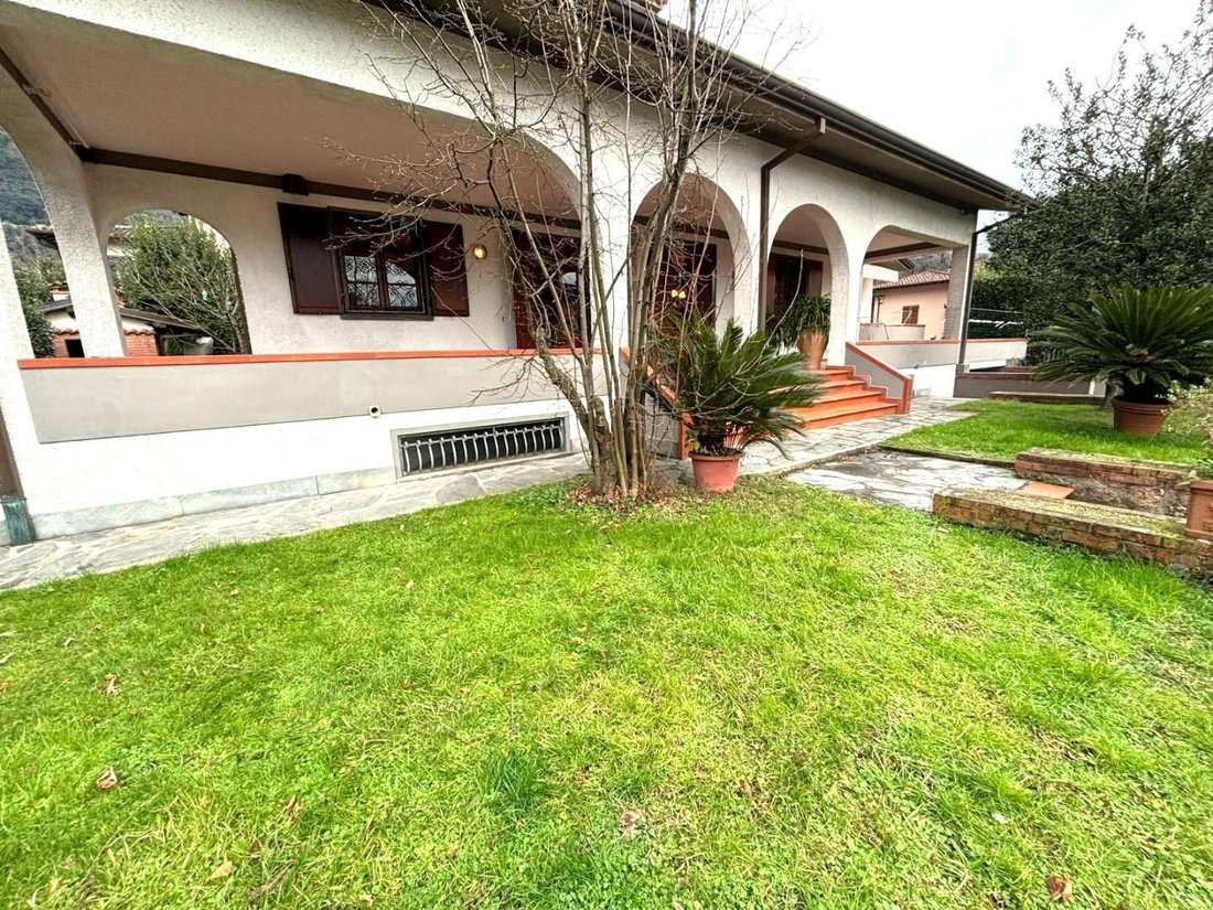 Villa in Camaiore, Tuscany, Italy 1 - 17296314