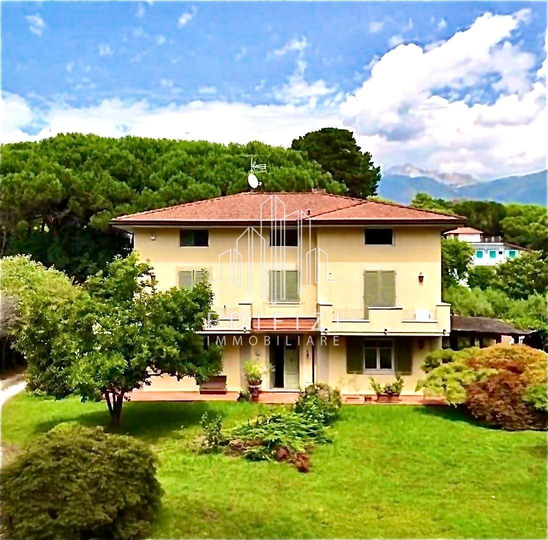 Villa in Ronchi, Massa, Italy 3 - 17294610
