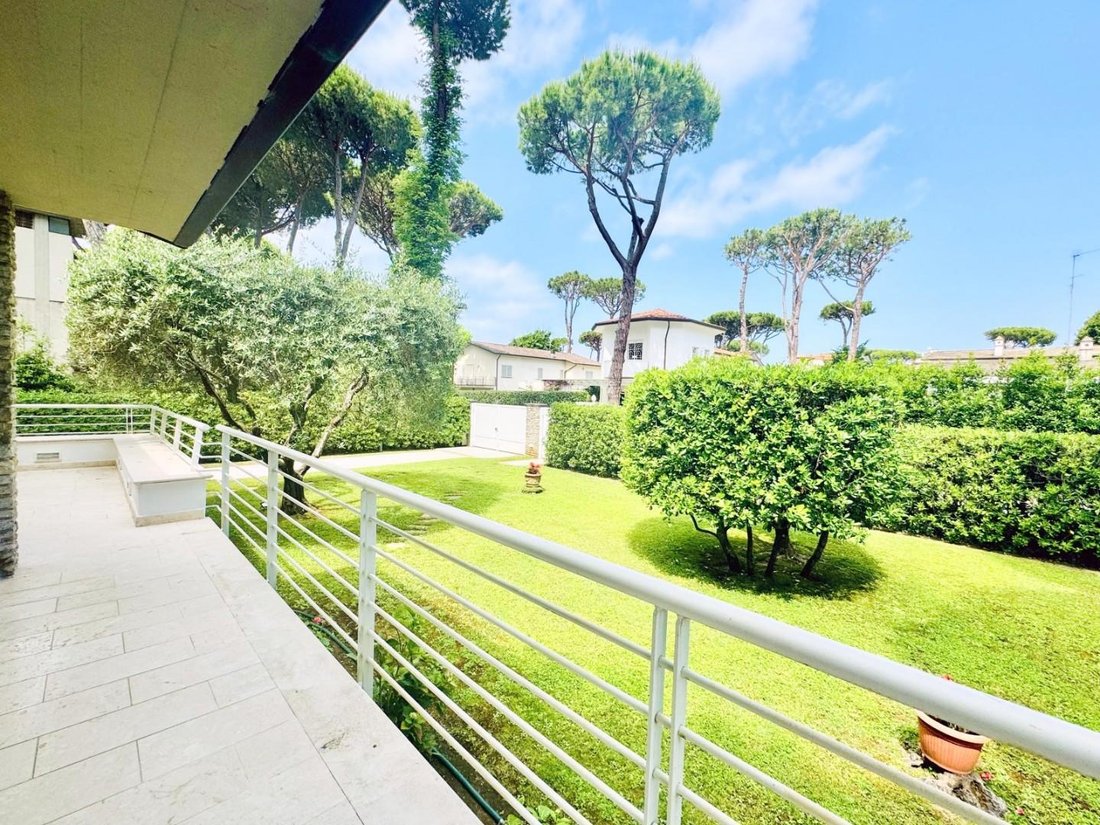 Villa in Lido di Camaiore, Camaiore, Tuscany 2 - 17294529