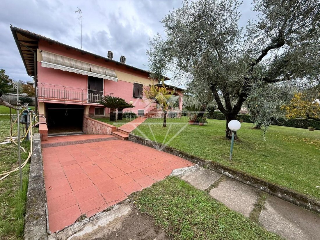 Villa in Marina di Carrara, Tuscany, Italy 2 - 17294351