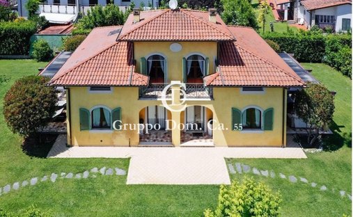 Villa in Vittoria Apuana, Forte dei Marmi, Tuscany 1