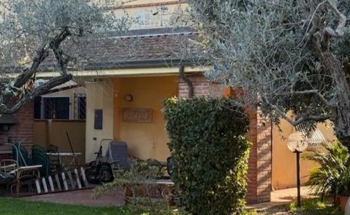 Country House in Avenza, Marina di Carrara, Tuscany 1
