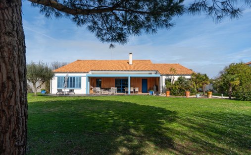 House in Saint-Denis-d'Oleron, Nouvelle-Aquitaine, France 1
