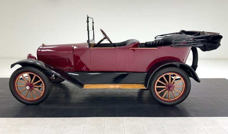Cabriolet in Morgantown, United States 4 - 13453976