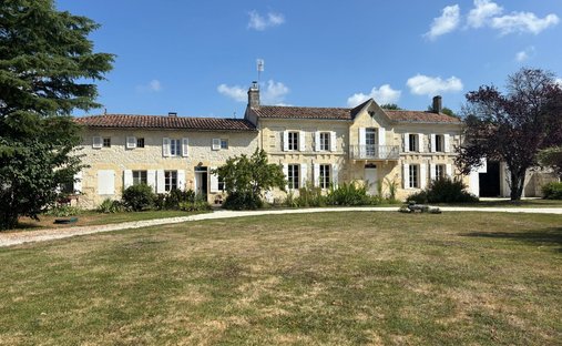 Casa a Mirambeau, Nuova Aquitania, Francia 1