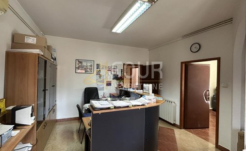 House in Mjesni odbor Zamet, Grad Rijeka, Primorje-Gorski Kotar County 1