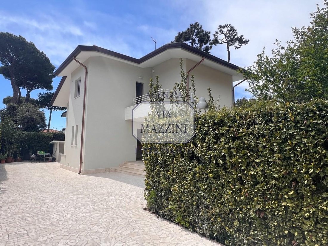 Villa in Fiumetto, Pietrasanta, Italy 2 - 17294637