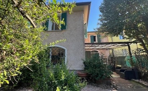 Country House in Quercioli - Rinchiostra, Massa, Tuscany 1