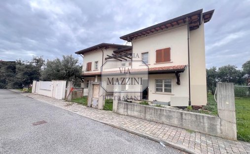 Villa in Seravezza, Tuscany, Italy 1