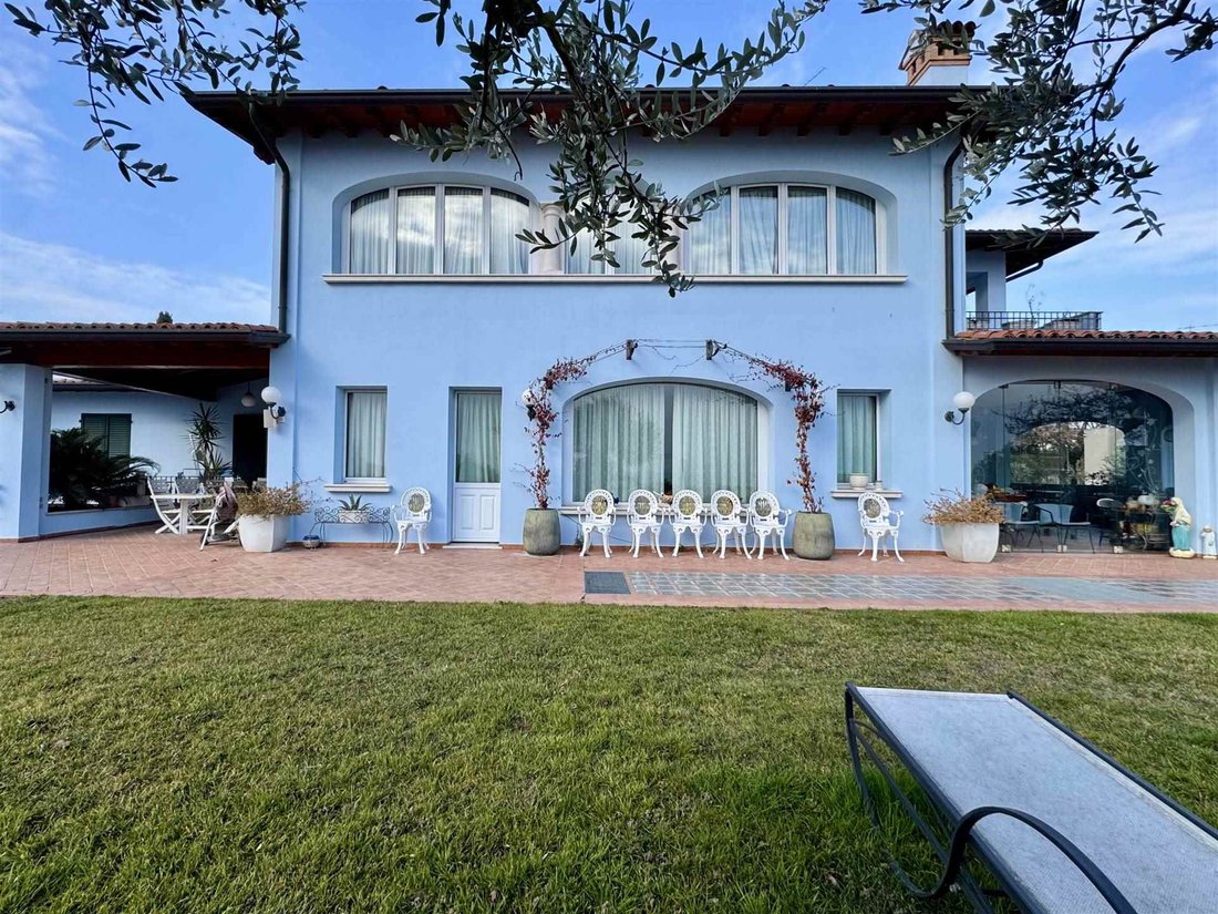 Villa in Moniga del Garda, Lombardy, Italy 2 - 17297938