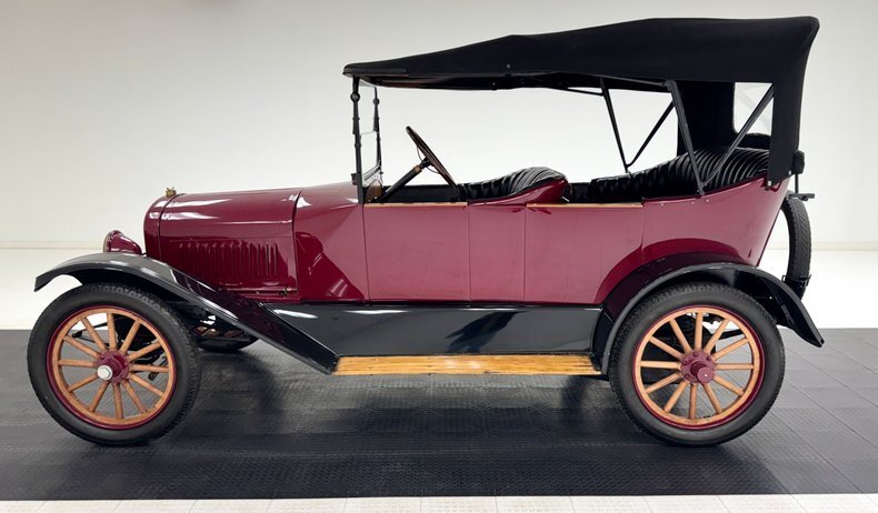 Cabriolet in Morgantown, United States 3 - 13453976