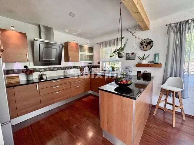 Quiet Detached Villa With Large Garden!