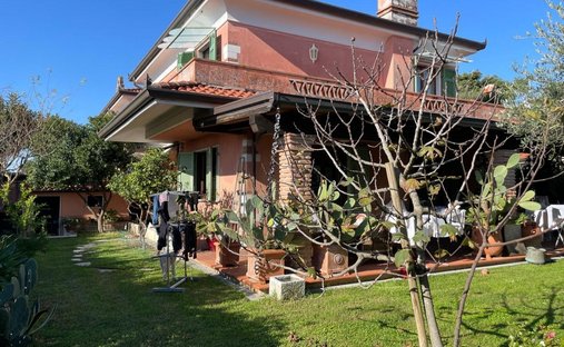 Townhouse in Fontia-Fossola-Fossone, Marina di Carrara, Tuscany 1