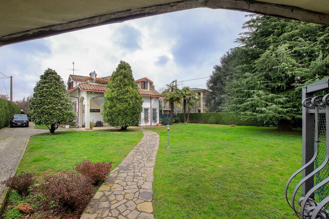Villa in Treviolo, Lombardy, Italy 1 - 17298347
