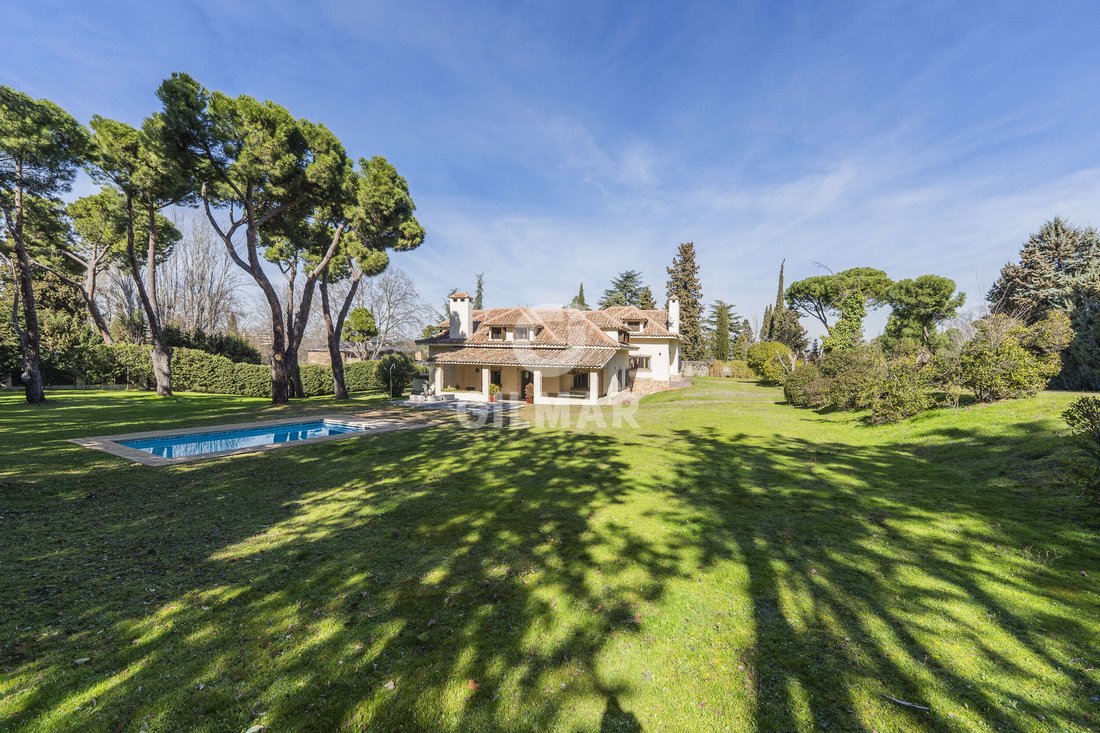 Villa in Somosaguas, Pozuelo de Alarcon, Comunidad de Madrid 2 - 17293133