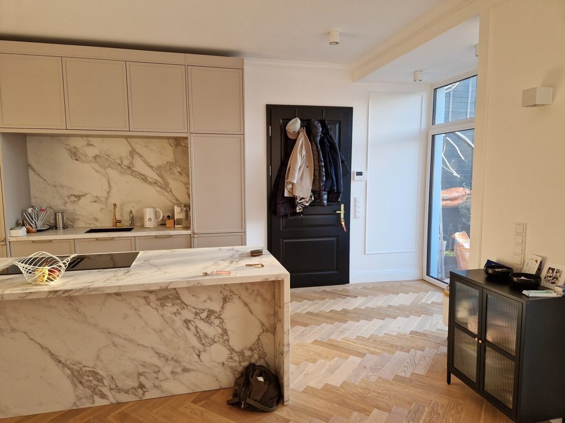Traumhafte 3 Zimmer Altbauwohnung Mit Rund 9,13 M² Großem Balkon Vollmöbliert | Cottageviertel