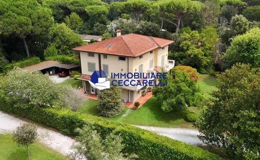 Villa en Ronchi, Massa, Italia 1