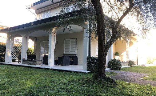 Villa a Ronchi, Massa, Italia 1