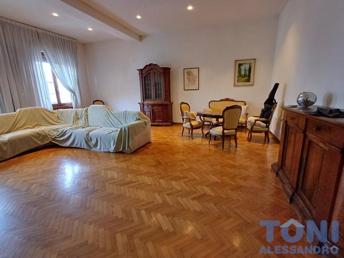 Villa in Near Center, Empoli, Tuscany 1 - 17294521
