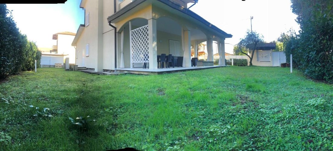 Villa in Ronchi, Massa, Italy 3 - 17294470