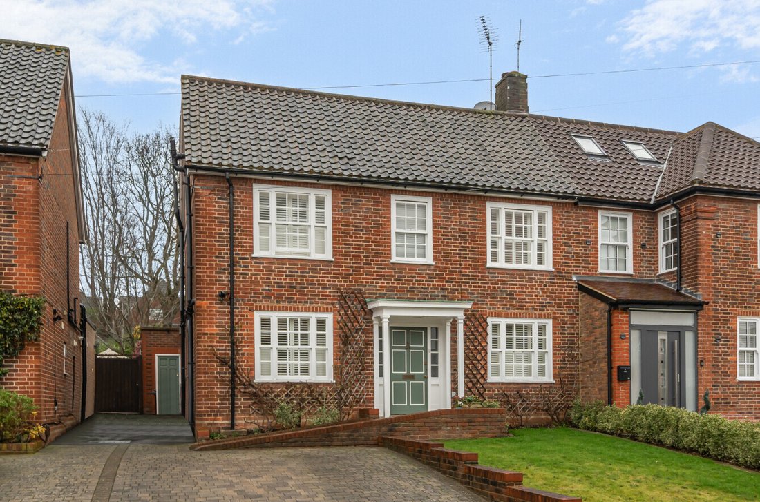 House in Barnet, England 1 - 17296197