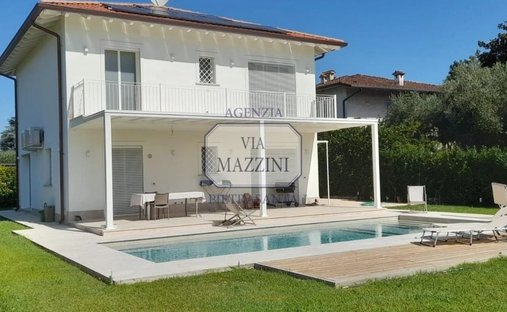 Villa in Pietrasanta, Tuscany, Italy 1