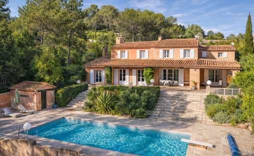 House in Est-Repentance-Les Trois Bons Dieux, Aix-en-Provence, France 1
