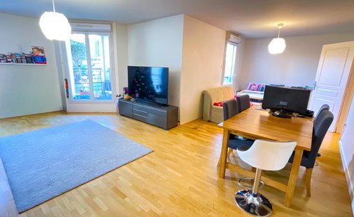 Apartment in Les Bures, Garches, France 1