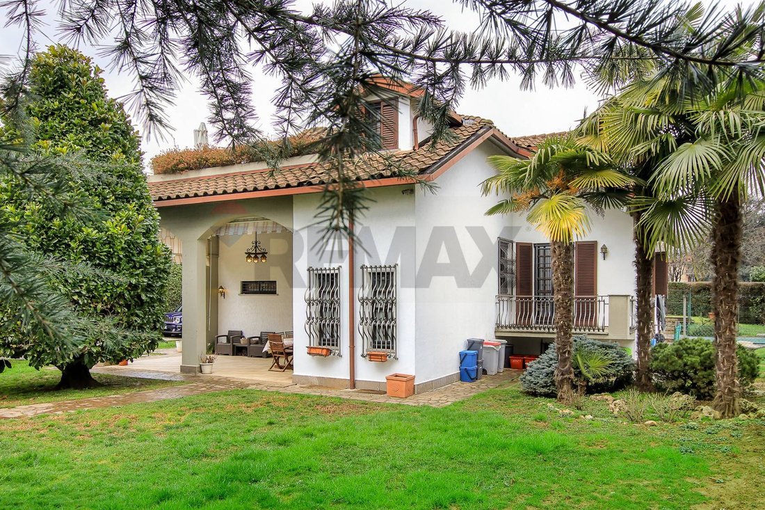 Villa in Treviolo, Lombardy, Italy 2 - 17298347