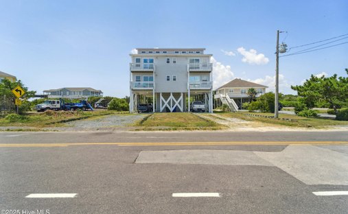 Townhouse in North Topsail Beach, North Carolina, United States 1